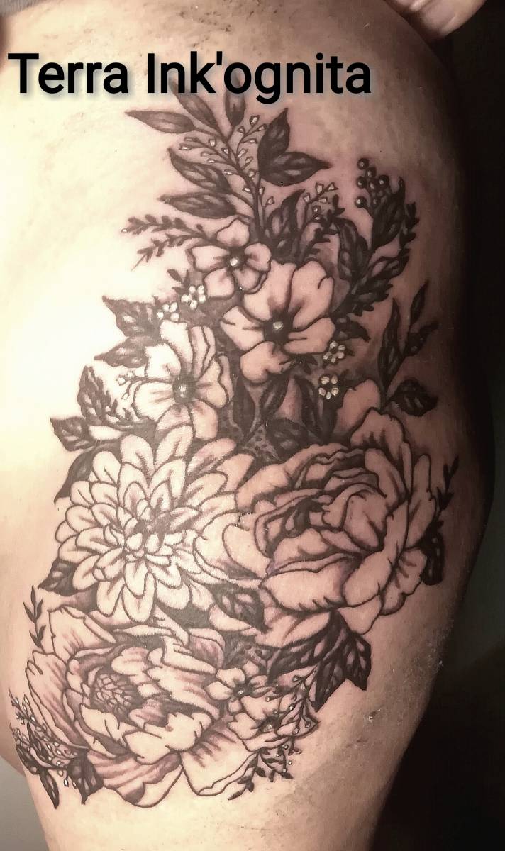floral cuisse tatouage